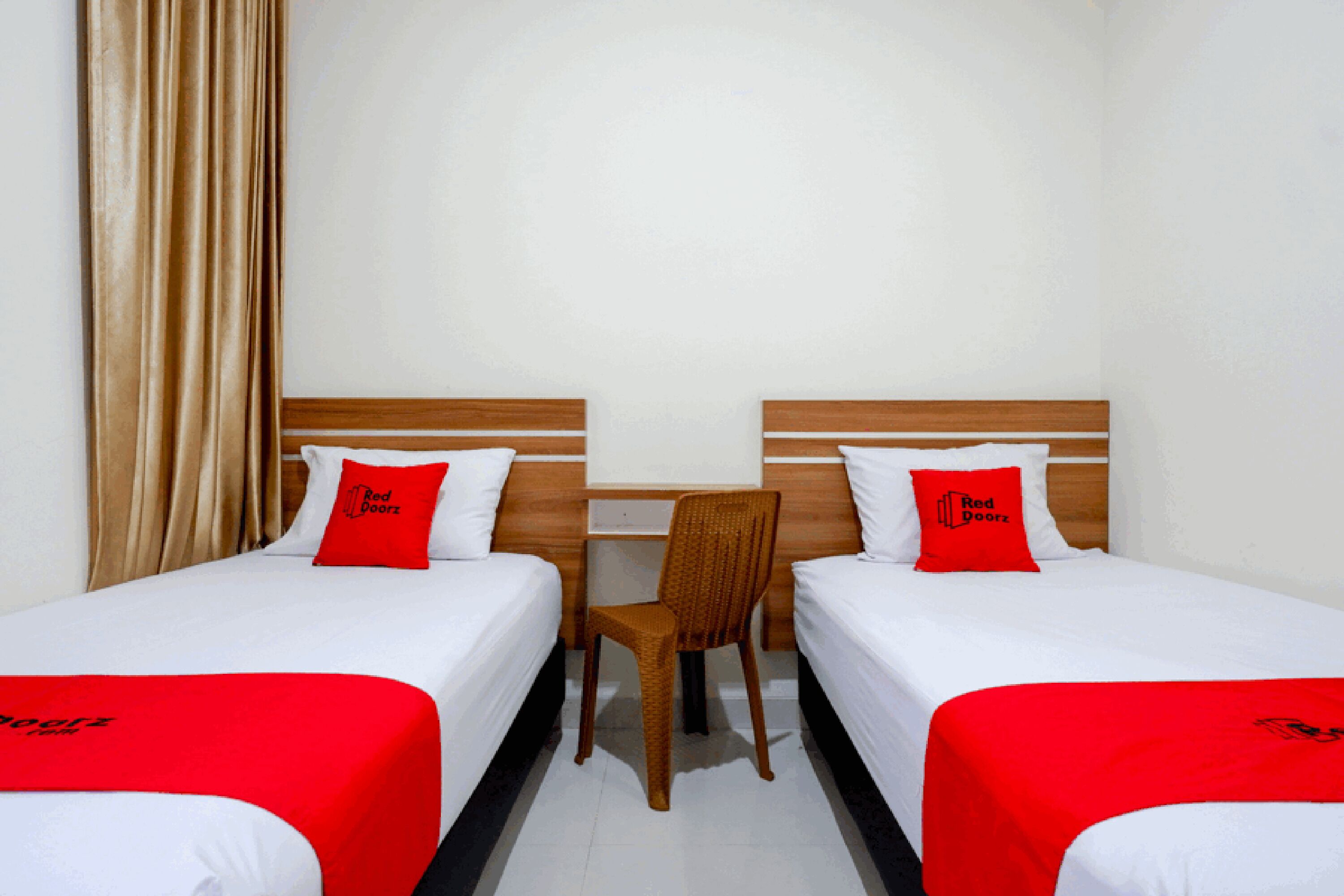 RedDoorz near Living Plaza Purwokerto