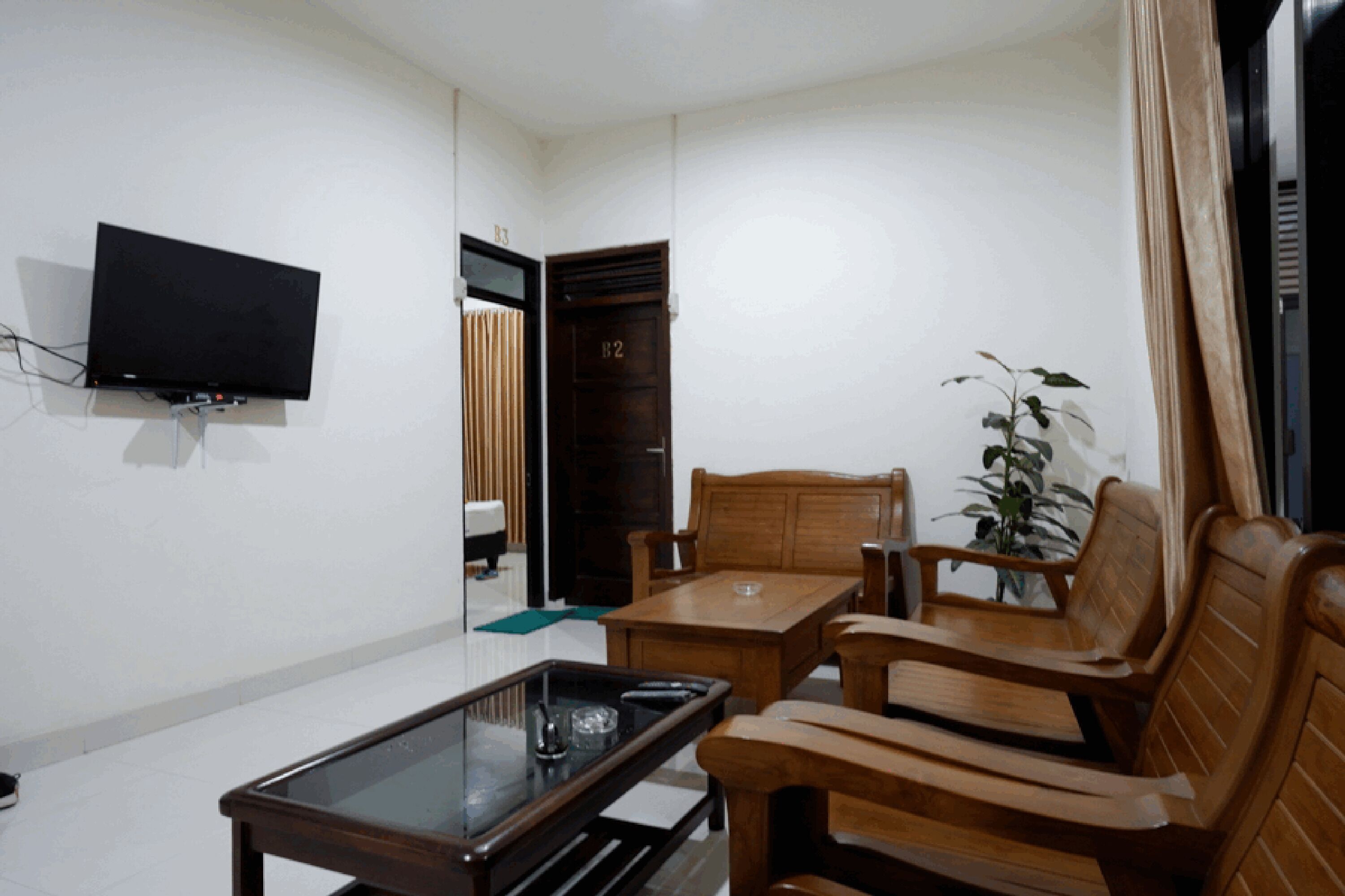 RedDoorz near Living Plaza Purwokerto