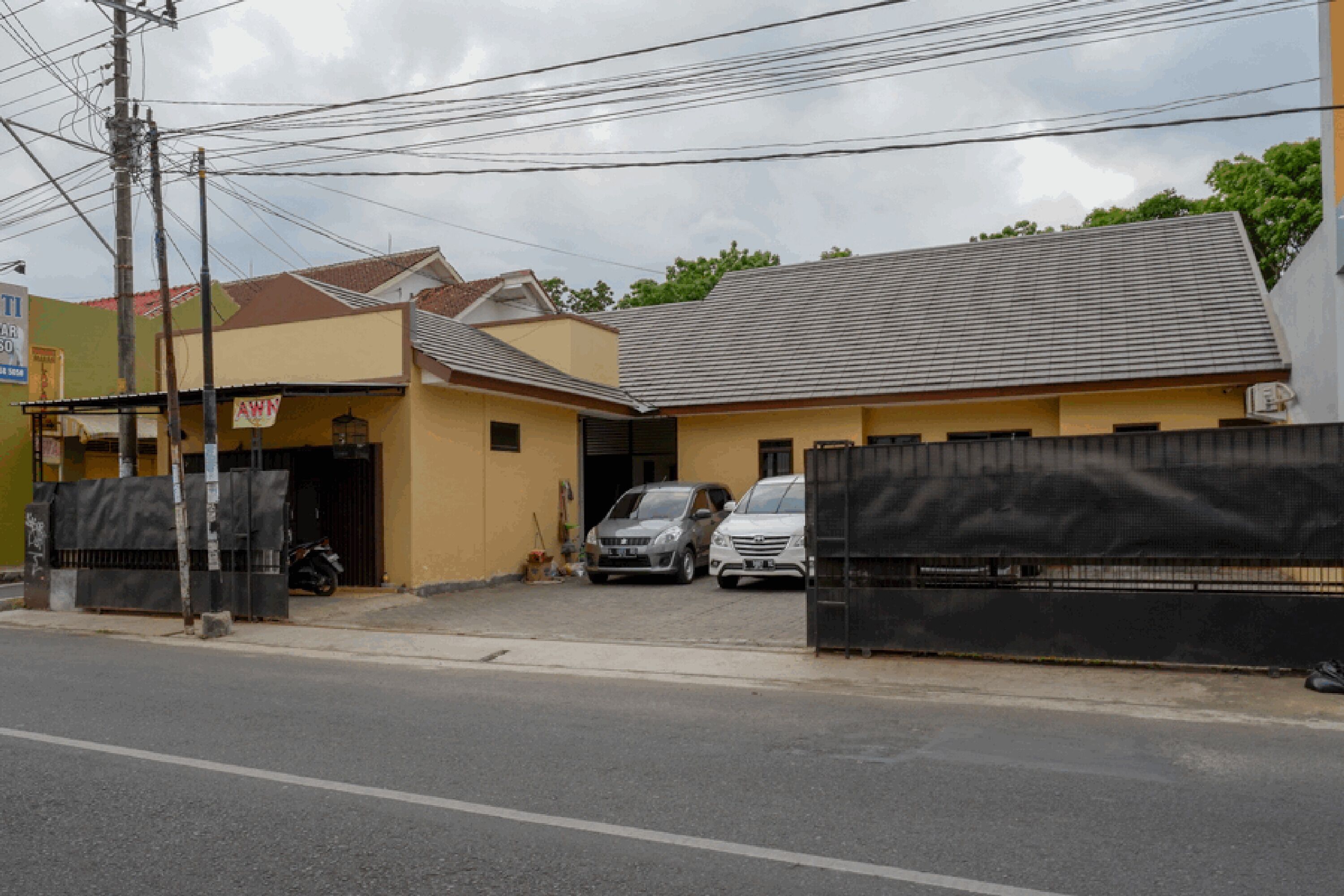 RedDoorz near Living Plaza Purwokerto