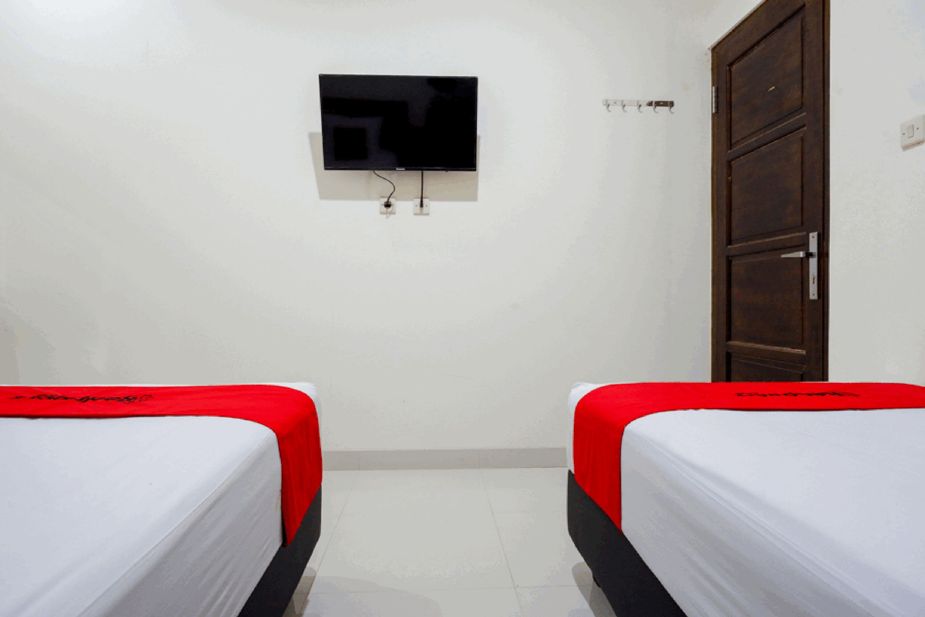 RedDoorz near Living Plaza Purwokerto