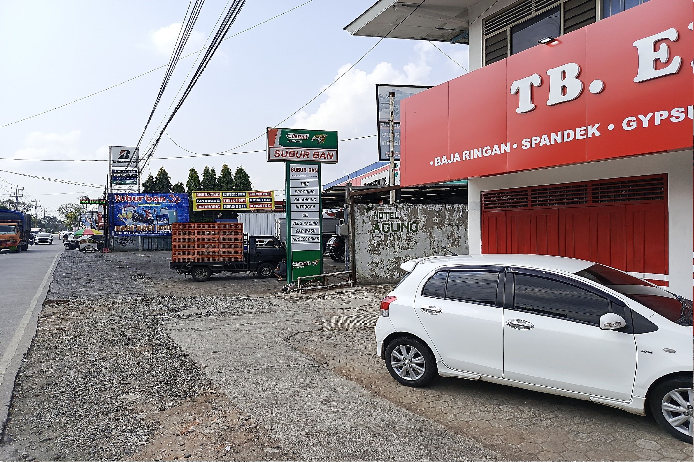 Spot On 94085 Hotel Agung