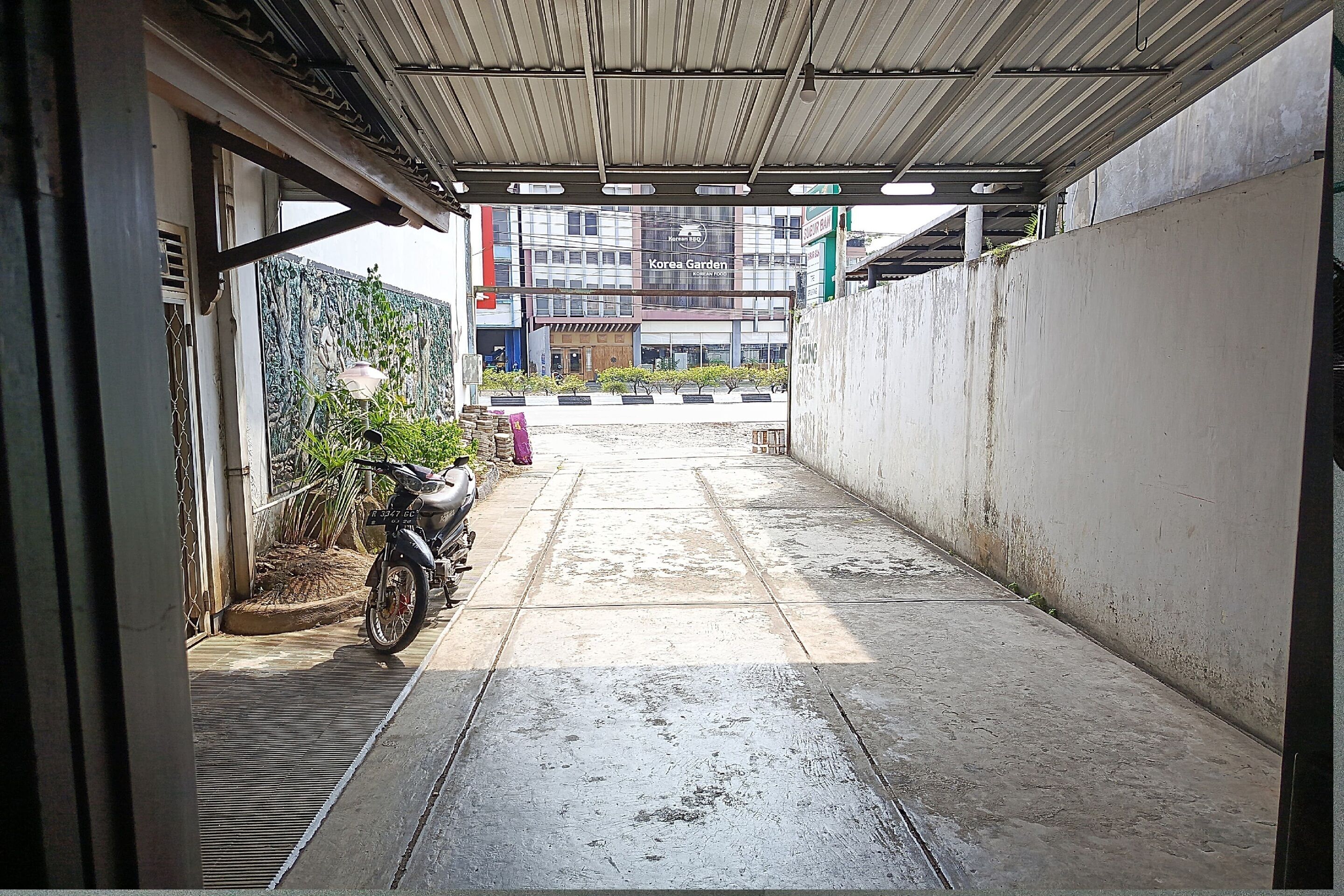 Spot On 94085 Hotel Agung