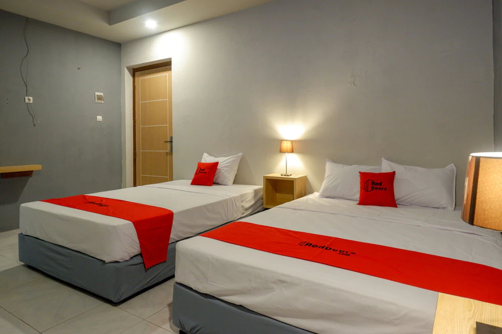 Hugo Suties by RedDoorz