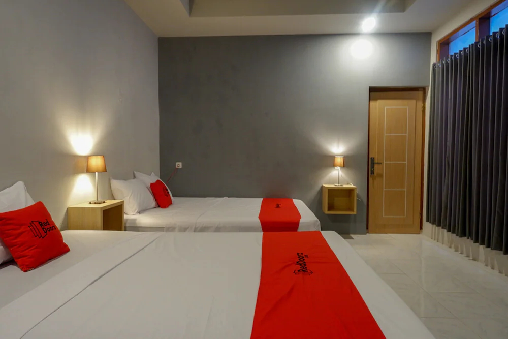 Hugo Suties by RedDoorz