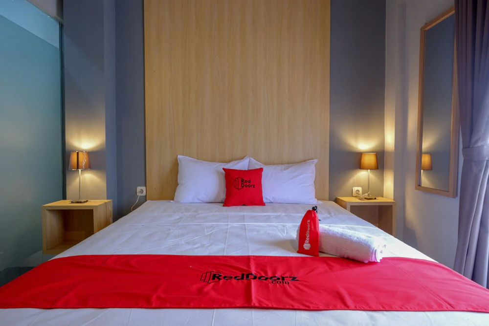 Hugo Suties by RedDoorz