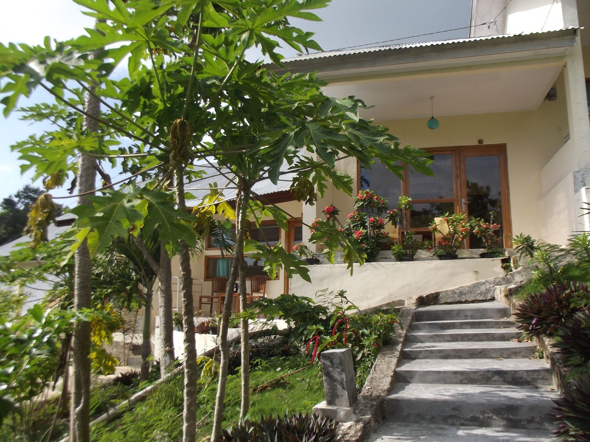 CF Komodo Hotel