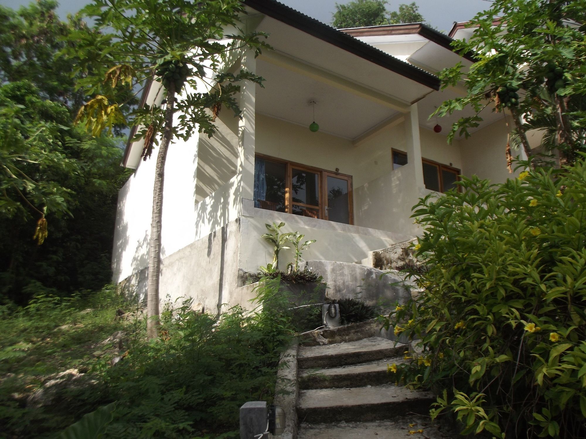 CF Komodo Hotel