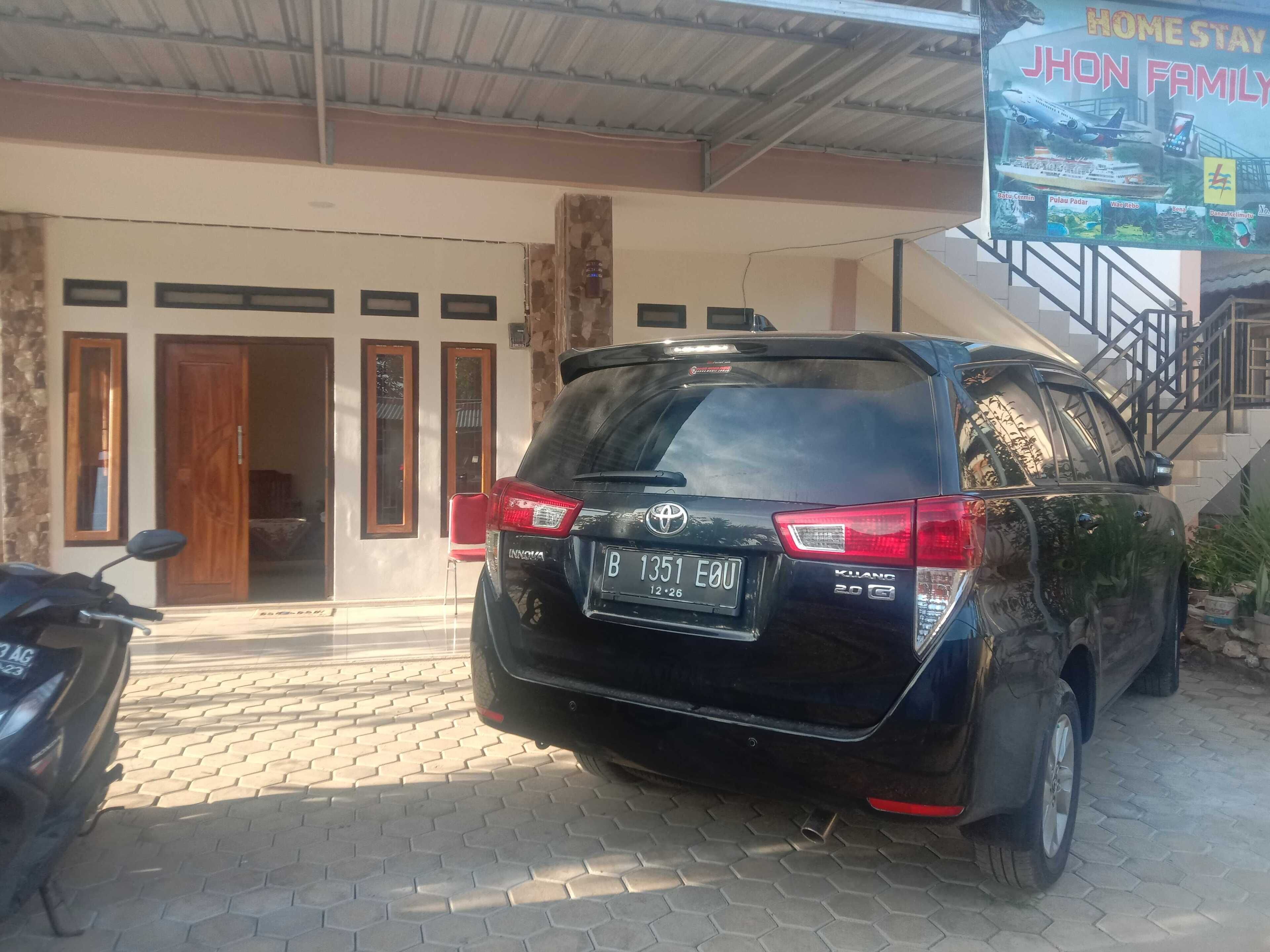 EXPRESS O Home Stay Dan Sewa Mobil Jhon's Family