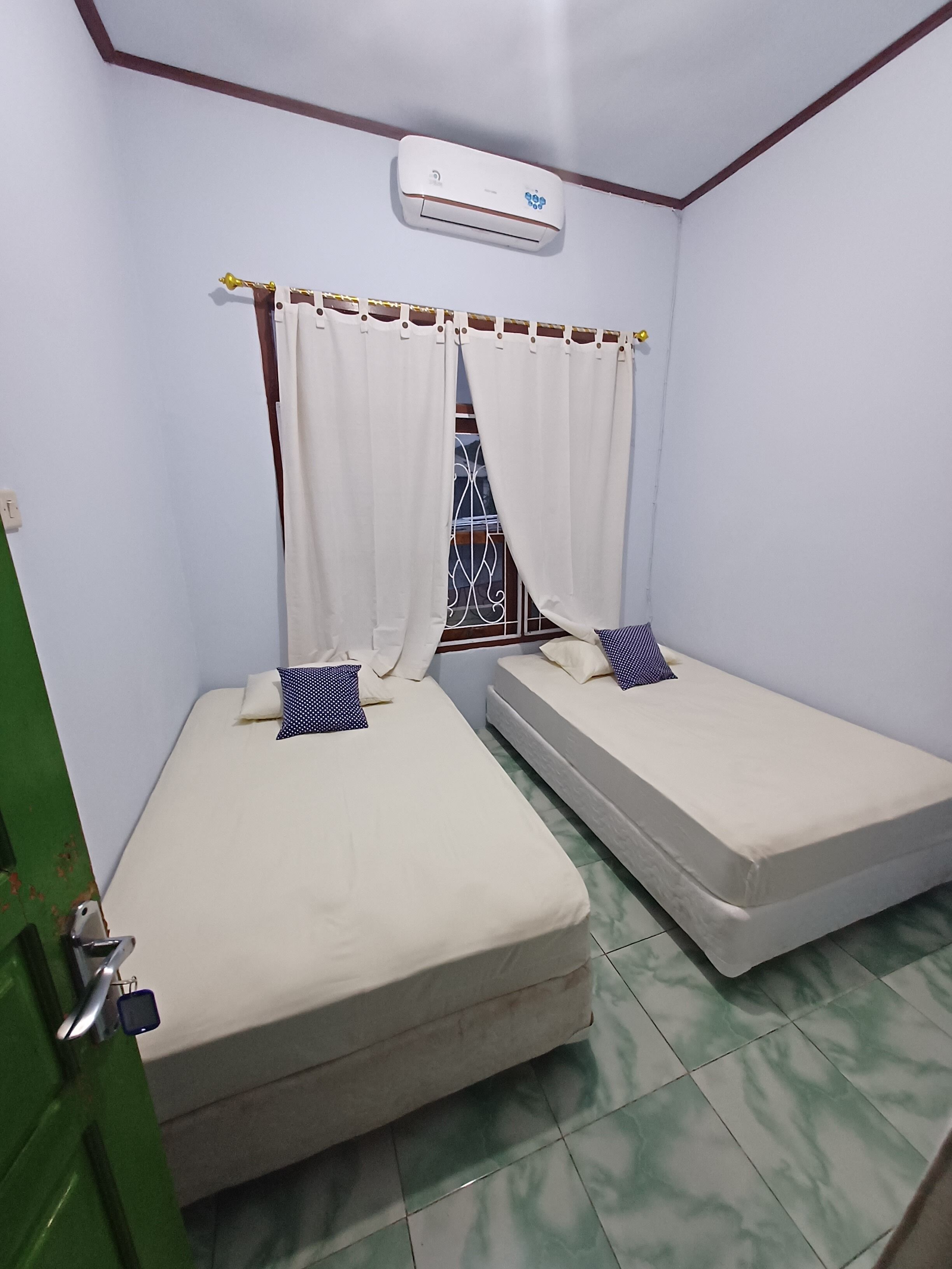 Komodo Indah Hotel