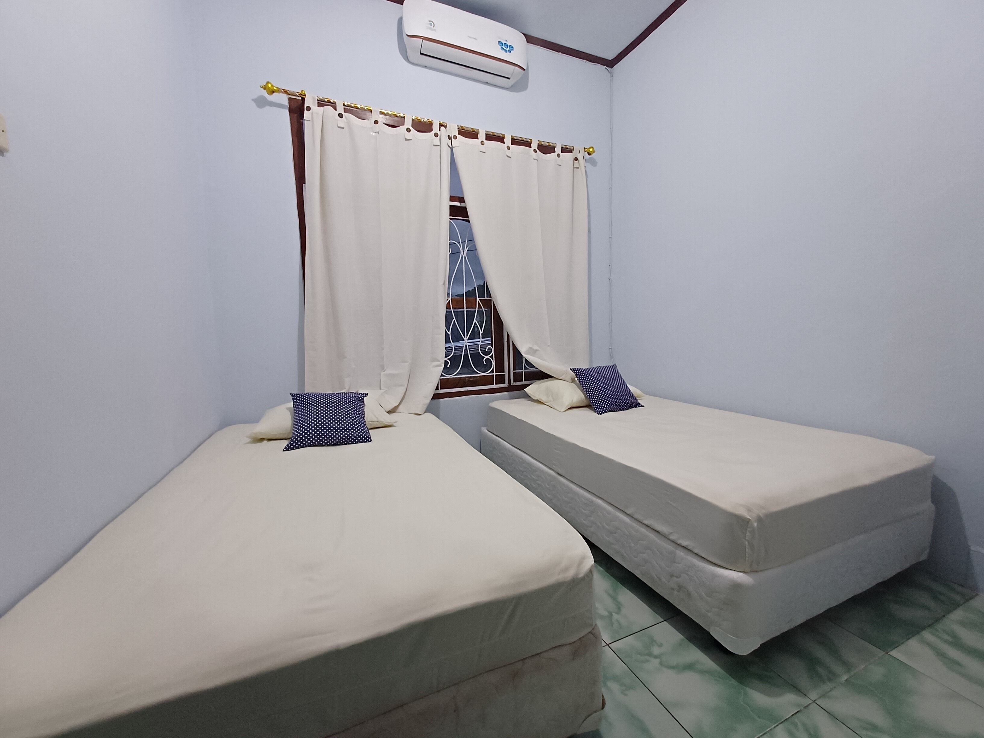 Komodo Indah Hotel