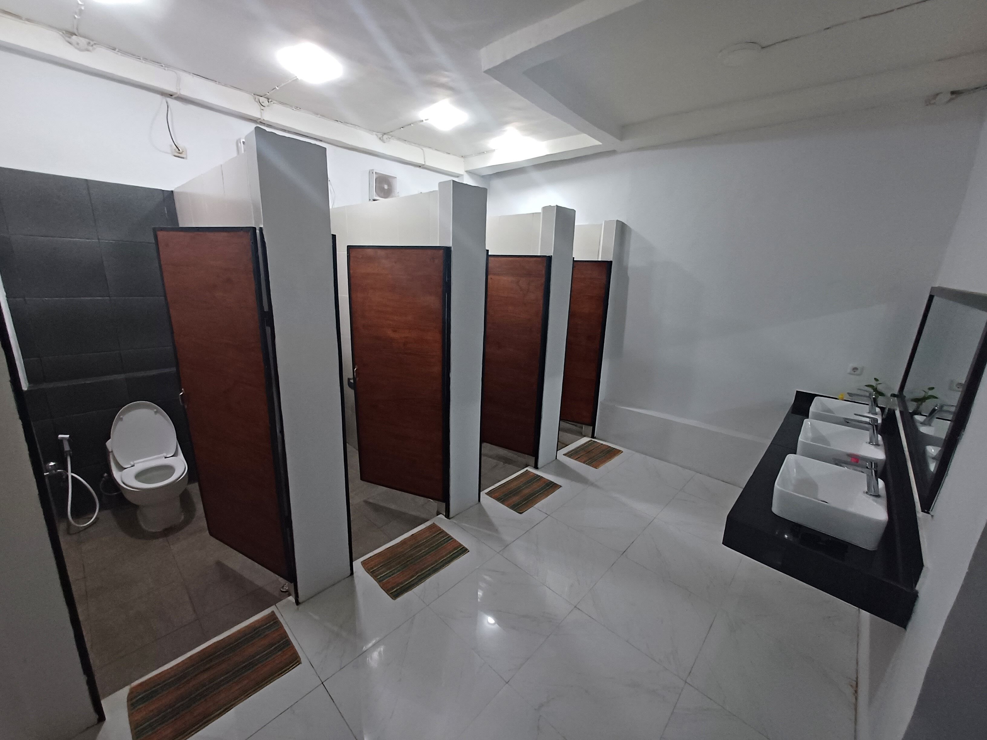 Komodo Indah Hotel