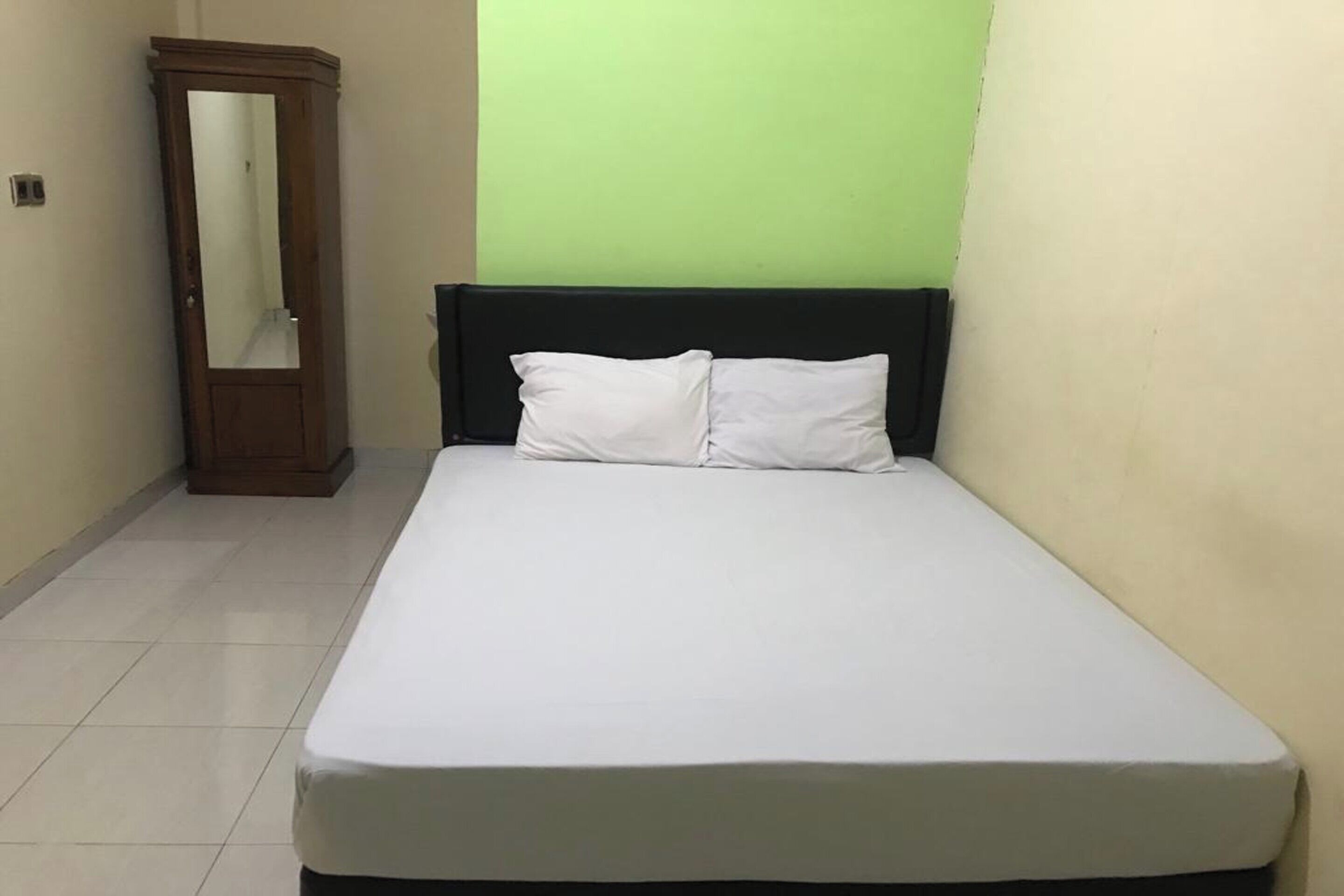 Penginapan Mc Lodge By OYO