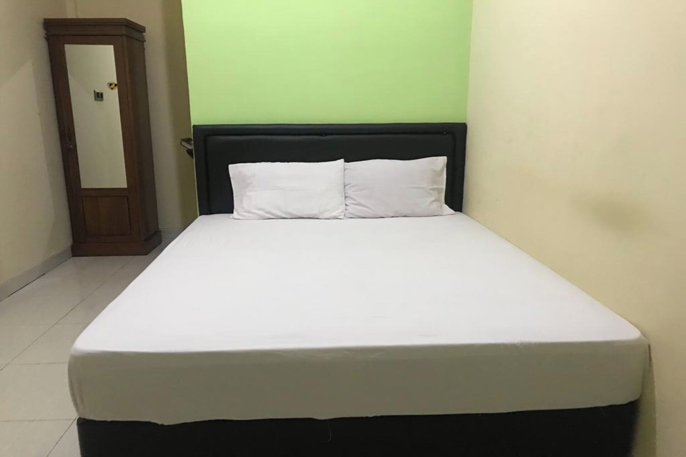 Penginapan Mc Lodge By OYO