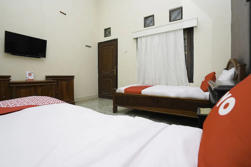 Hotel Madinah Syariah by OYO Rooms