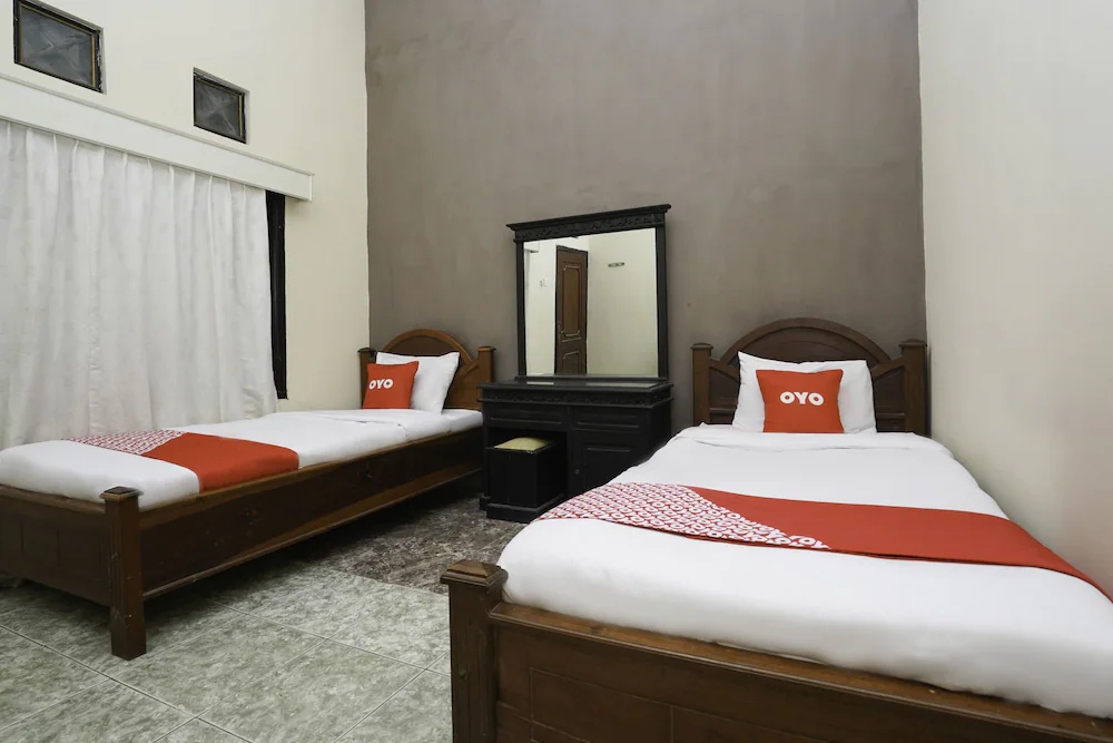 Hotel Madinah Syariah by OYO Rooms
