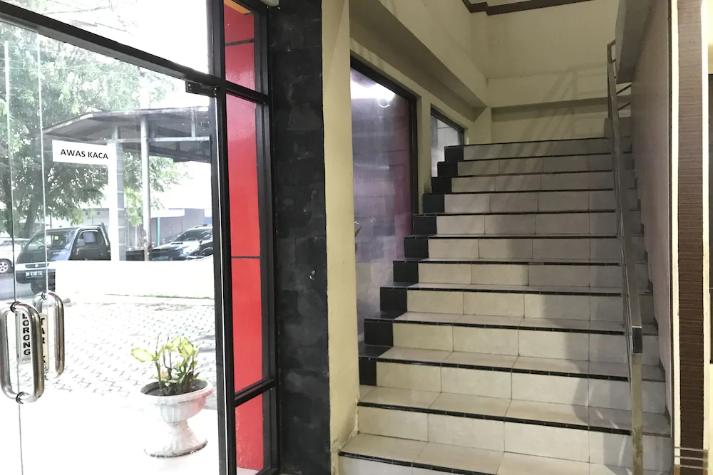 Hotel Rapos by OYO Rooms