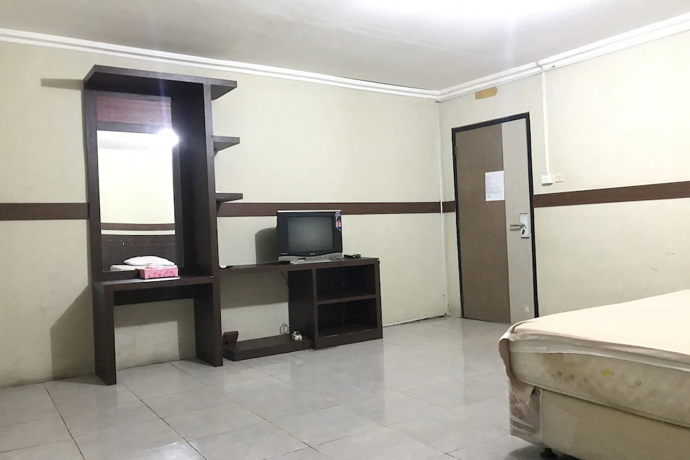 Hotel Rapos by OYO Rooms