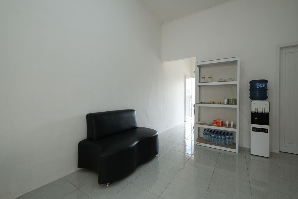Mango Residence by OYO Rooms