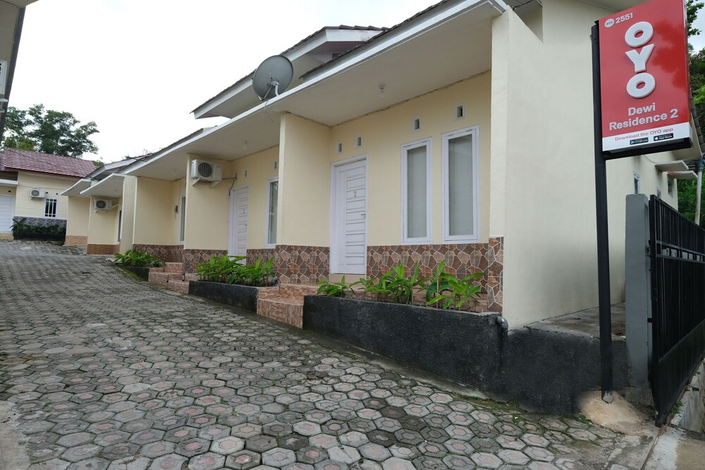 Mango Residence by OYO Rooms
