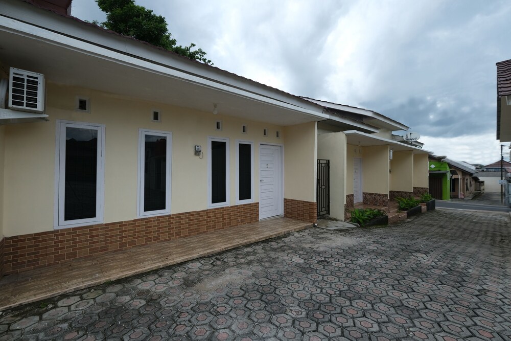 Mango Residence by OYO Rooms