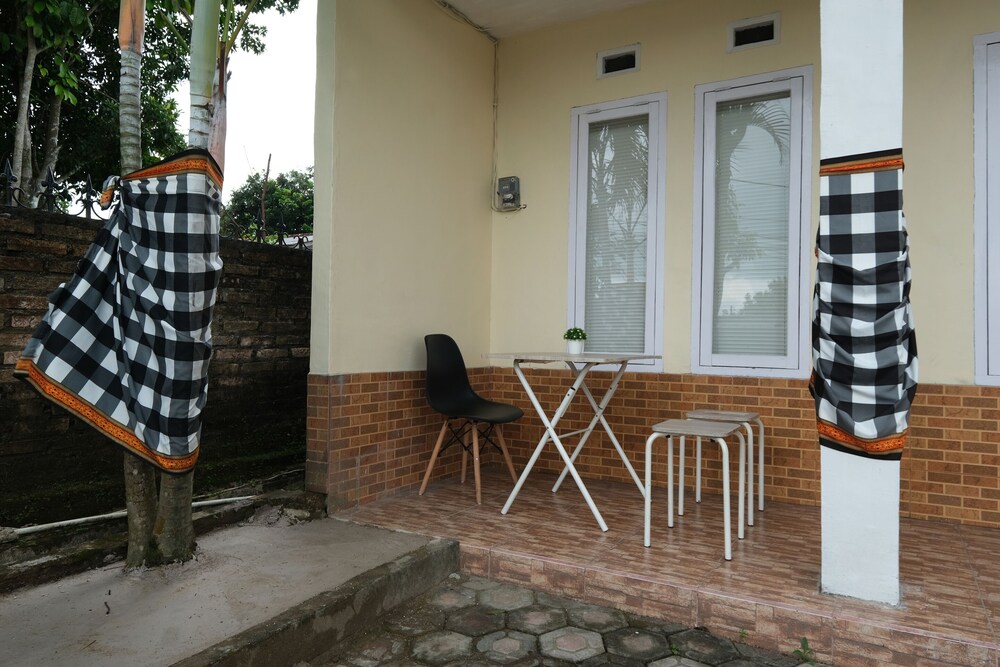Mango Residence by OYO Rooms