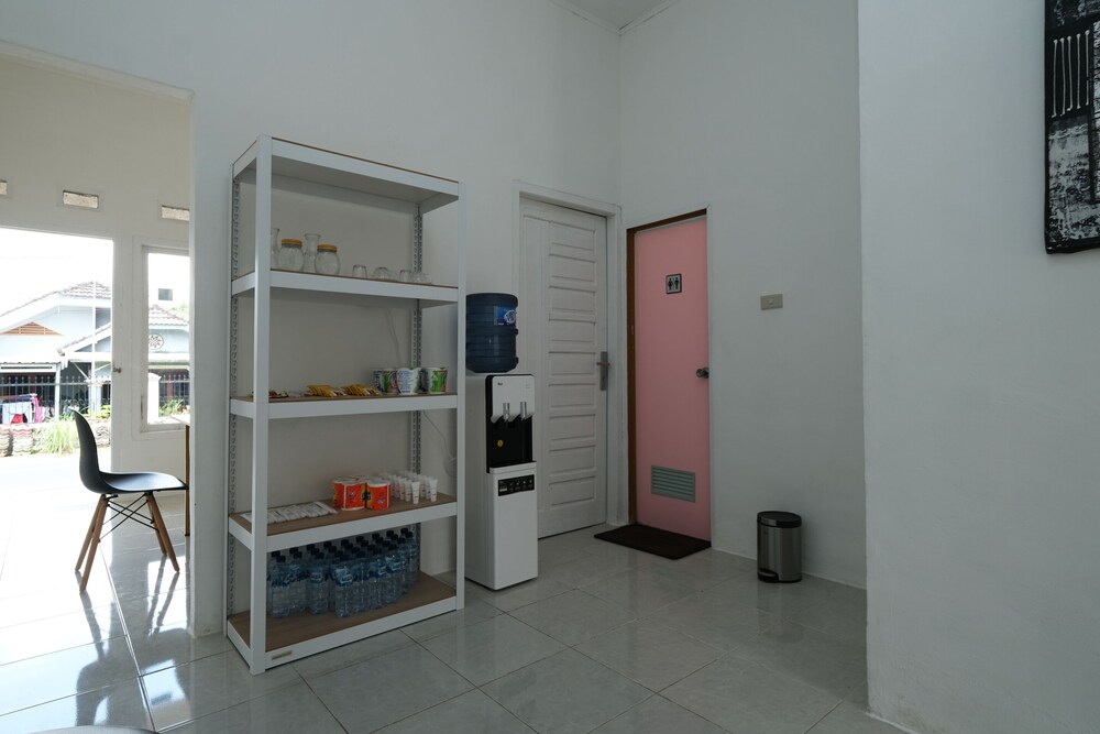 Mango Residence by OYO Rooms