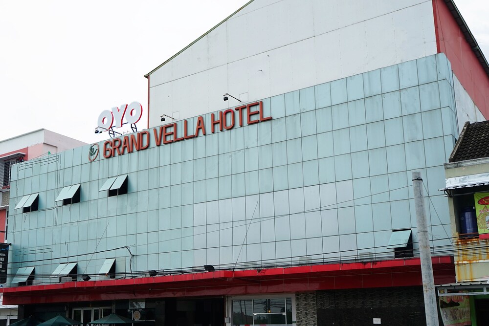 OYO 629 Grand Vella Hotel
