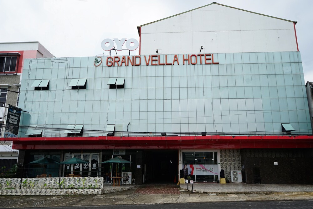 OYO 629 Grand Vella Hotel