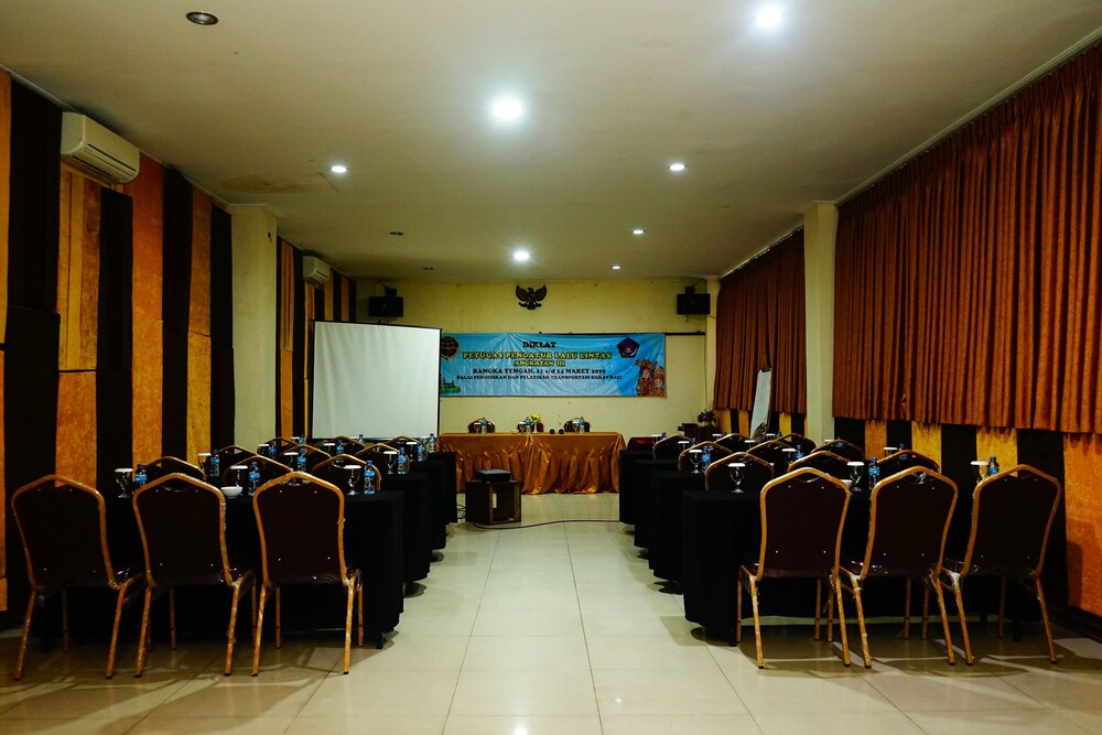 OYO 629 Grand Vella Hotel