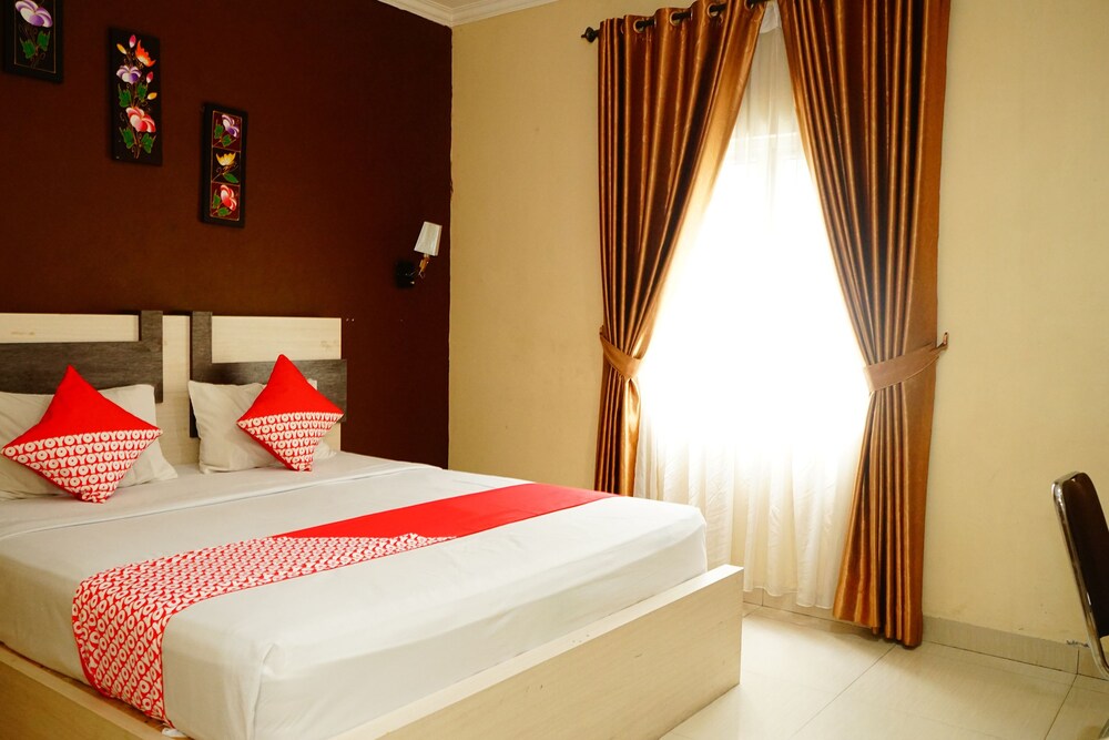 OYO 629 Grand Vella Hotel