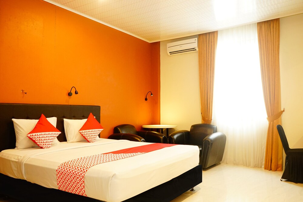 OYO 629 Grand Vella Hotel