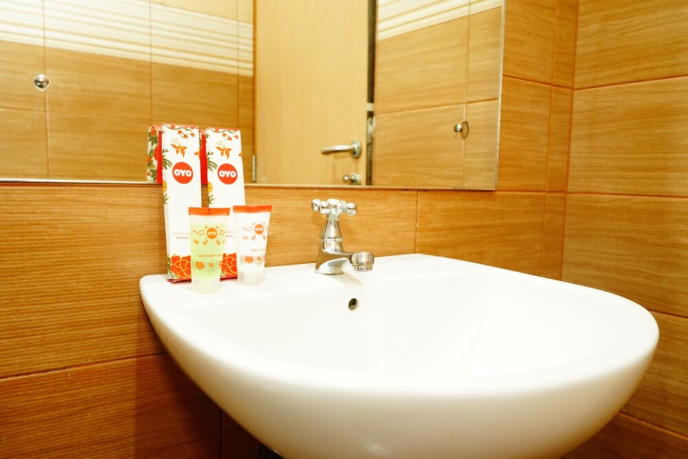 OYO 629 Grand Vella Hotel