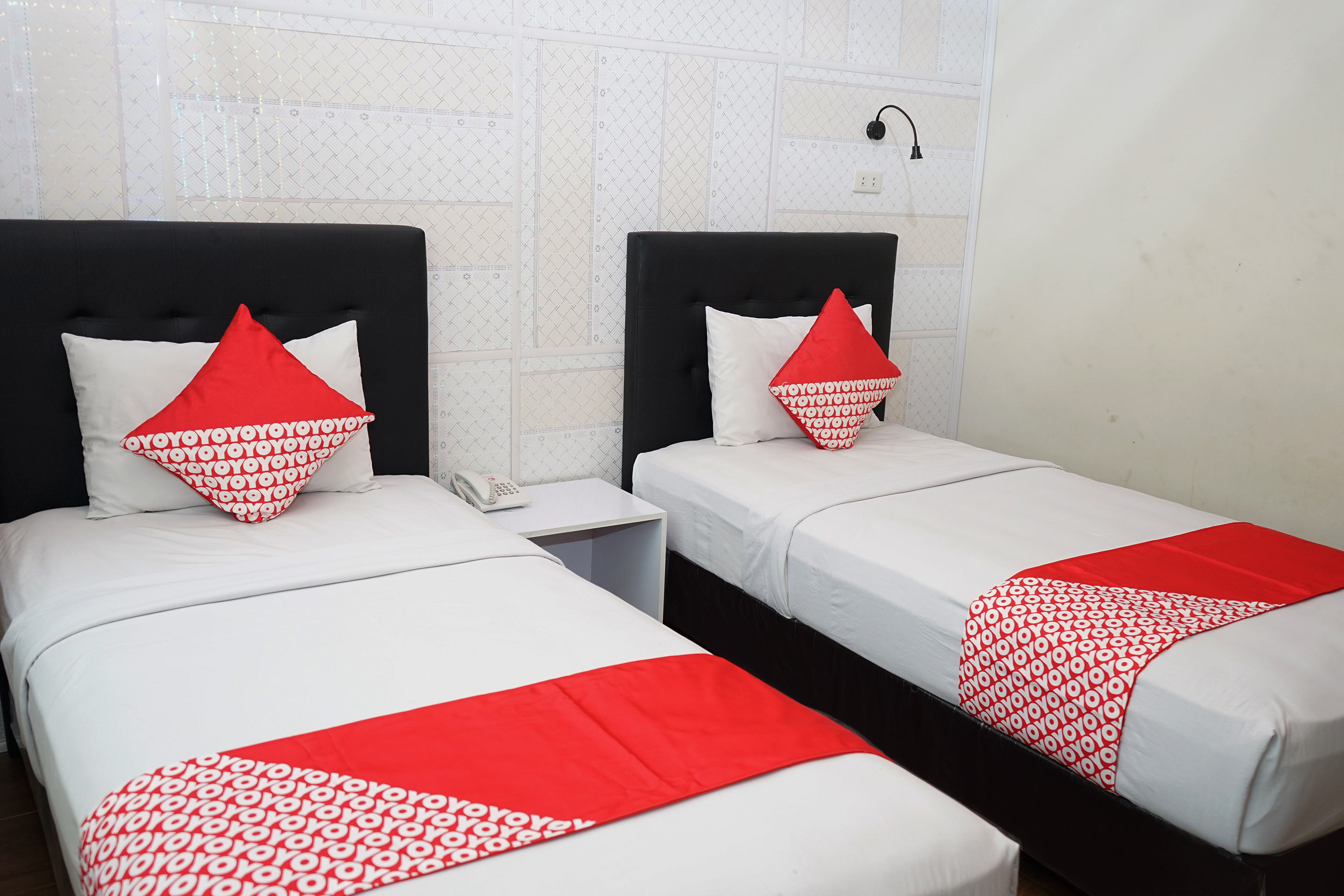 Ren'z Hotel BY OYO Rooms