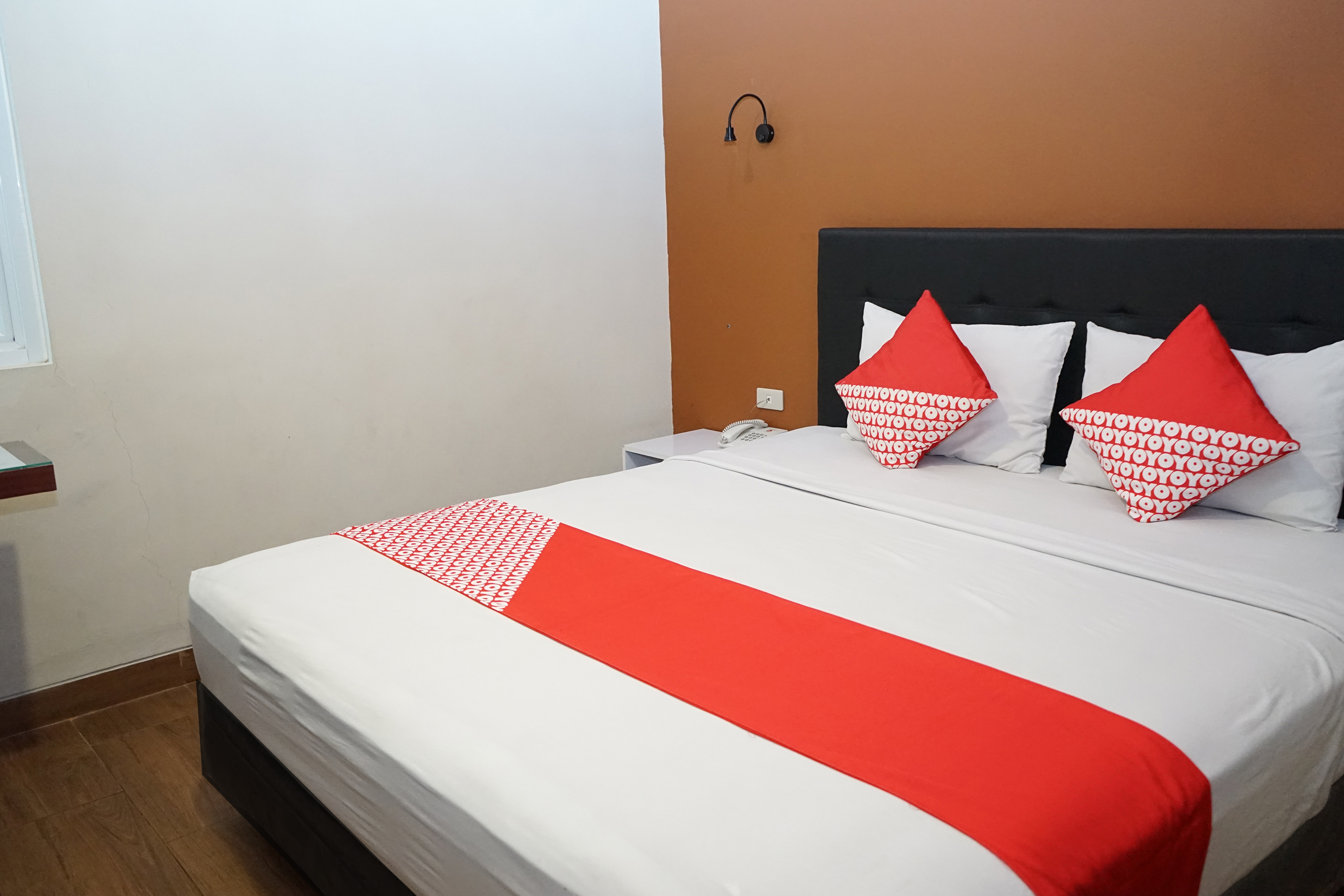 Ren'z Hotel BY OYO Rooms