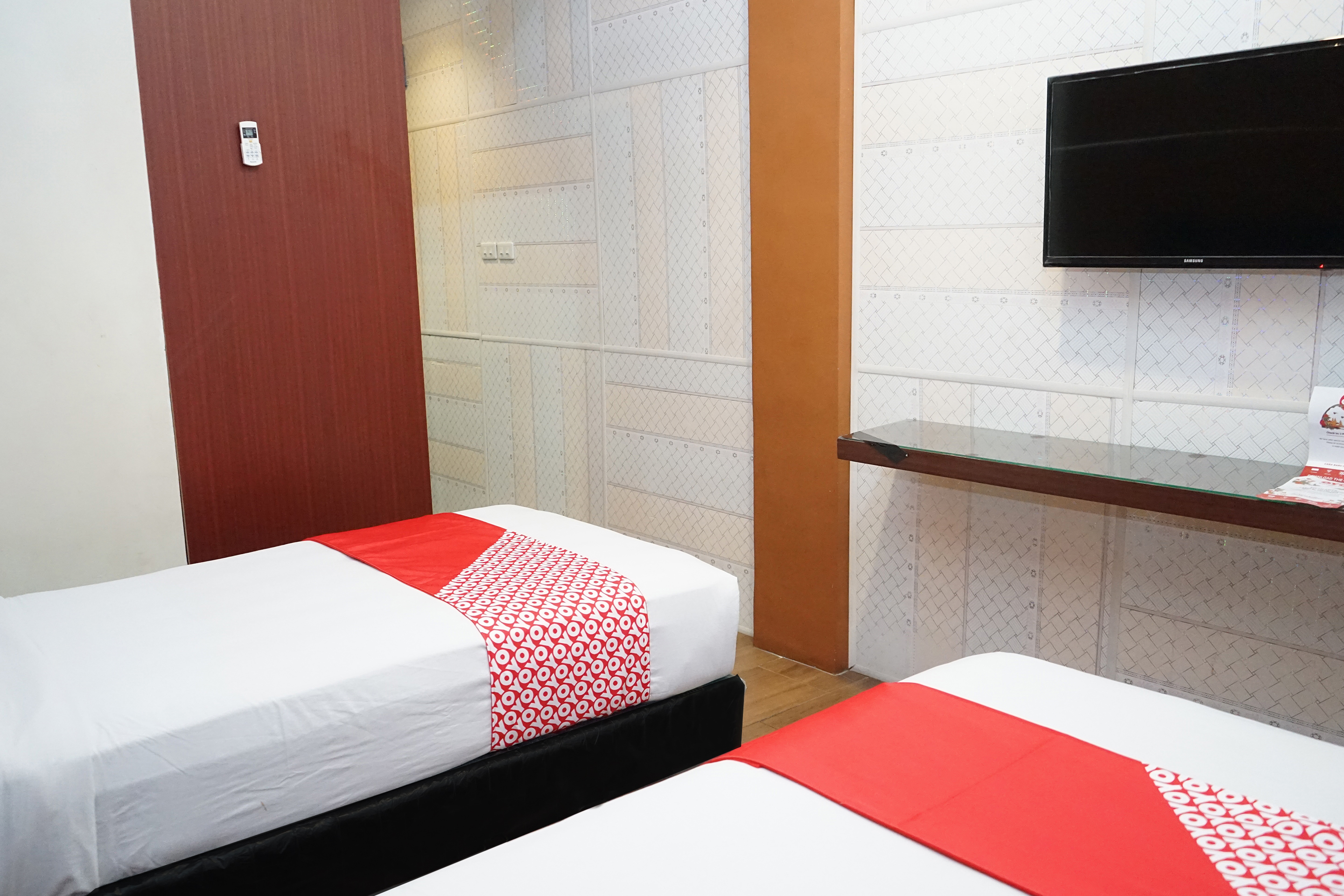 Ren'z Hotel BY OYO Rooms