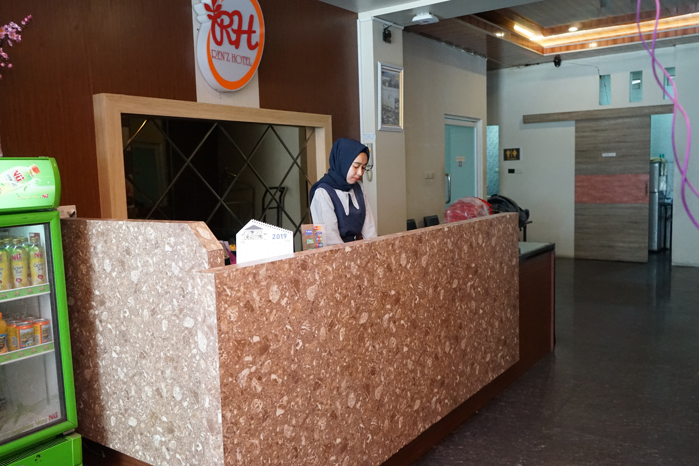 Ren'z Hotel BY OYO Rooms