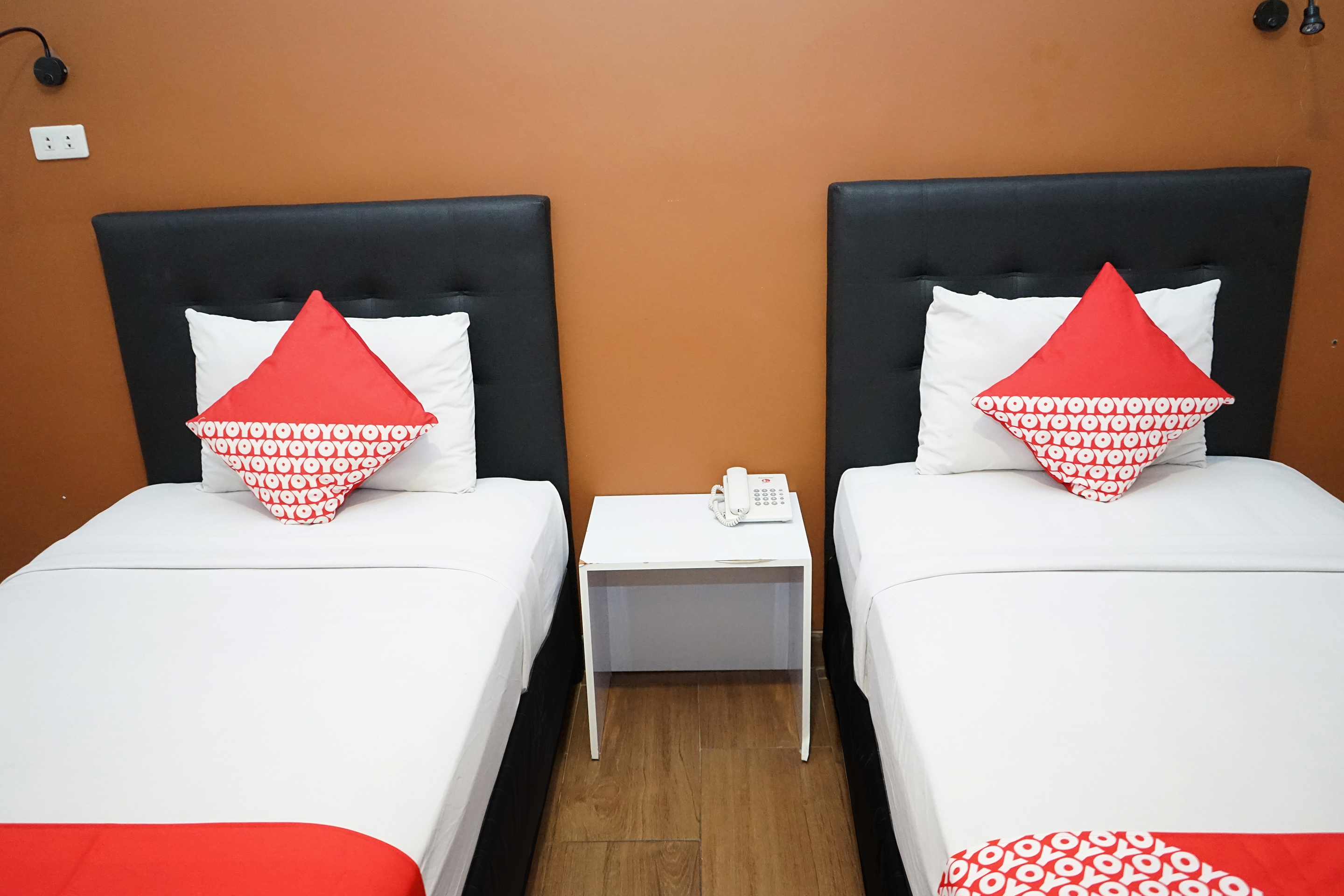 Ren'z Hotel BY OYO Rooms
