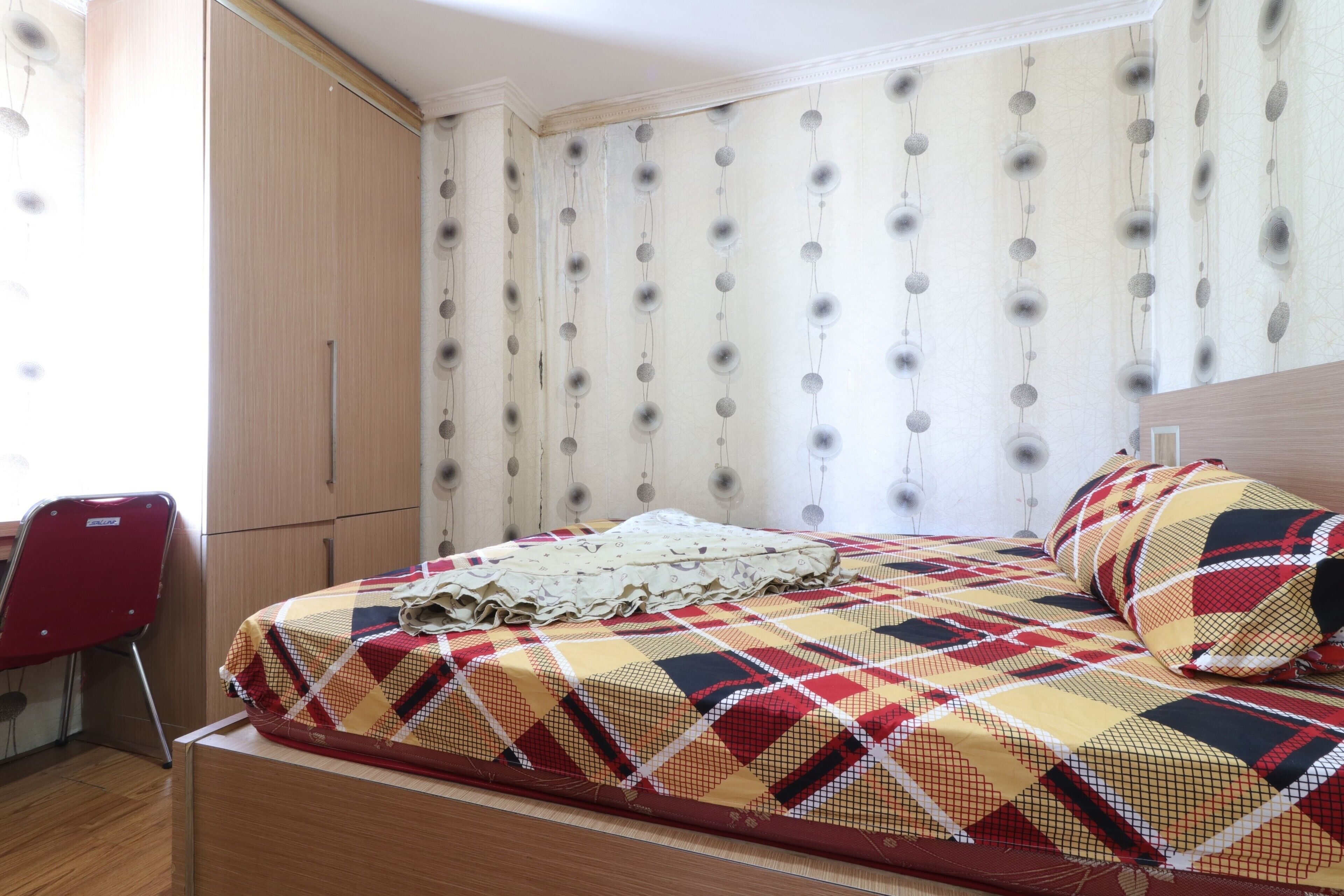 7 Point At Gateway Cicadas