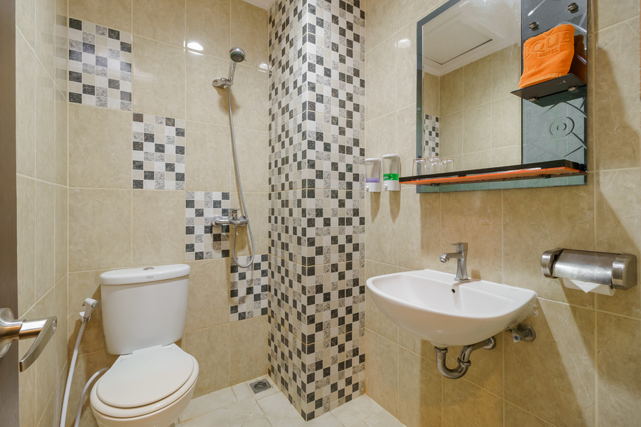 Hotel Alqueby Near Kiara Artha Park Mitra RedDoorz