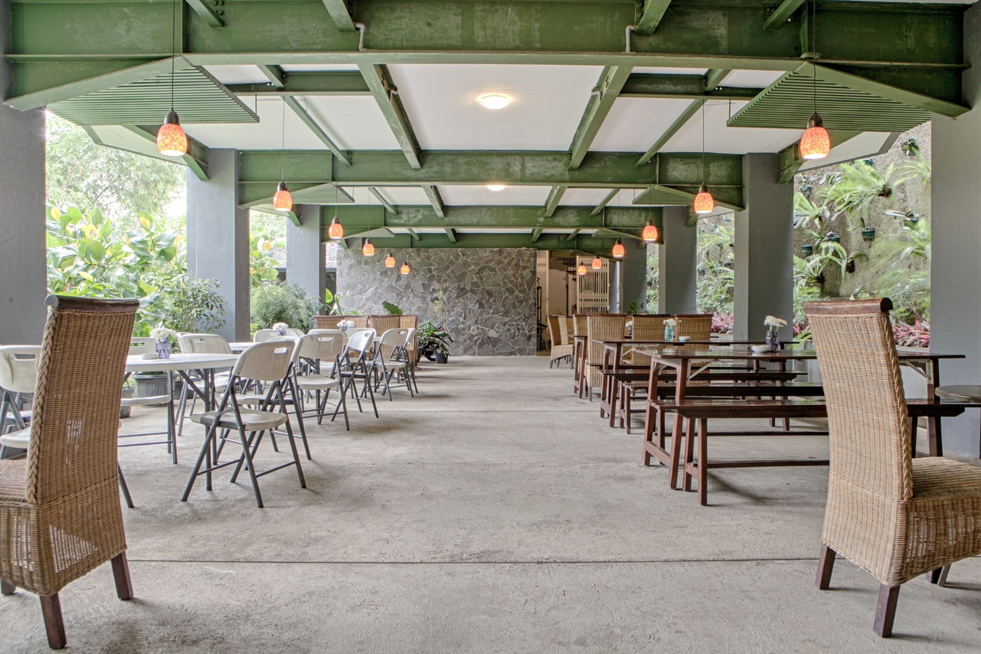 Amira Hotel by RedDoorz