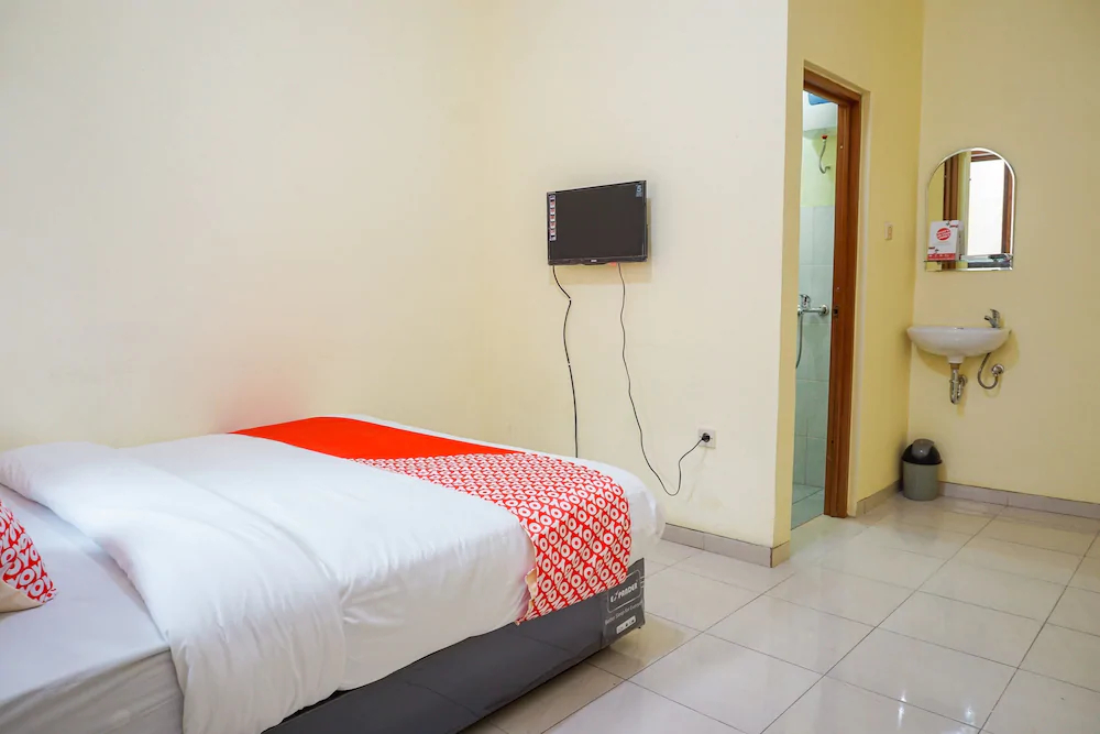 Ardini Residence by OYO Rooms