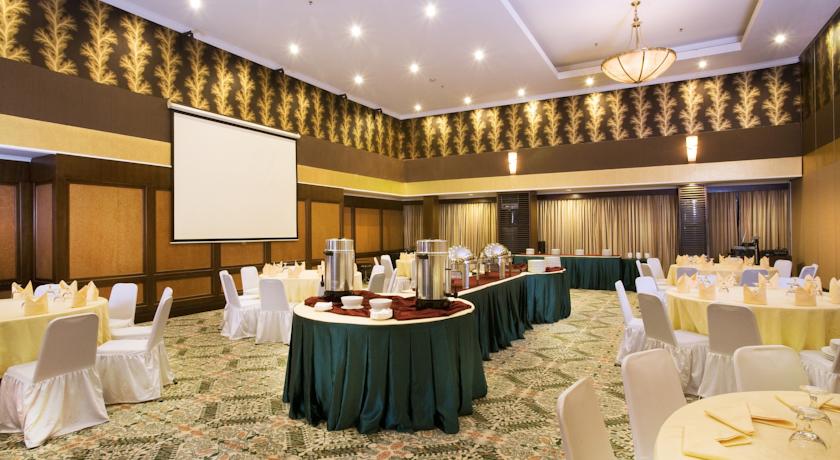 Aston Tropicana Hotel