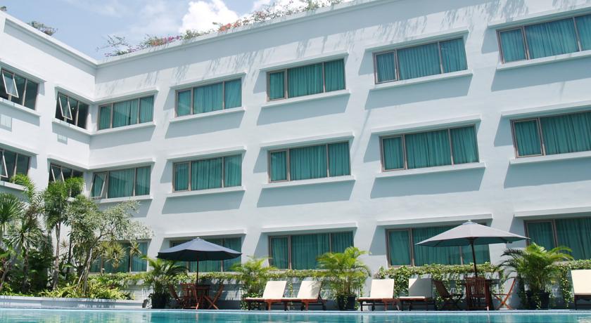 Aston Tropicana Hotel