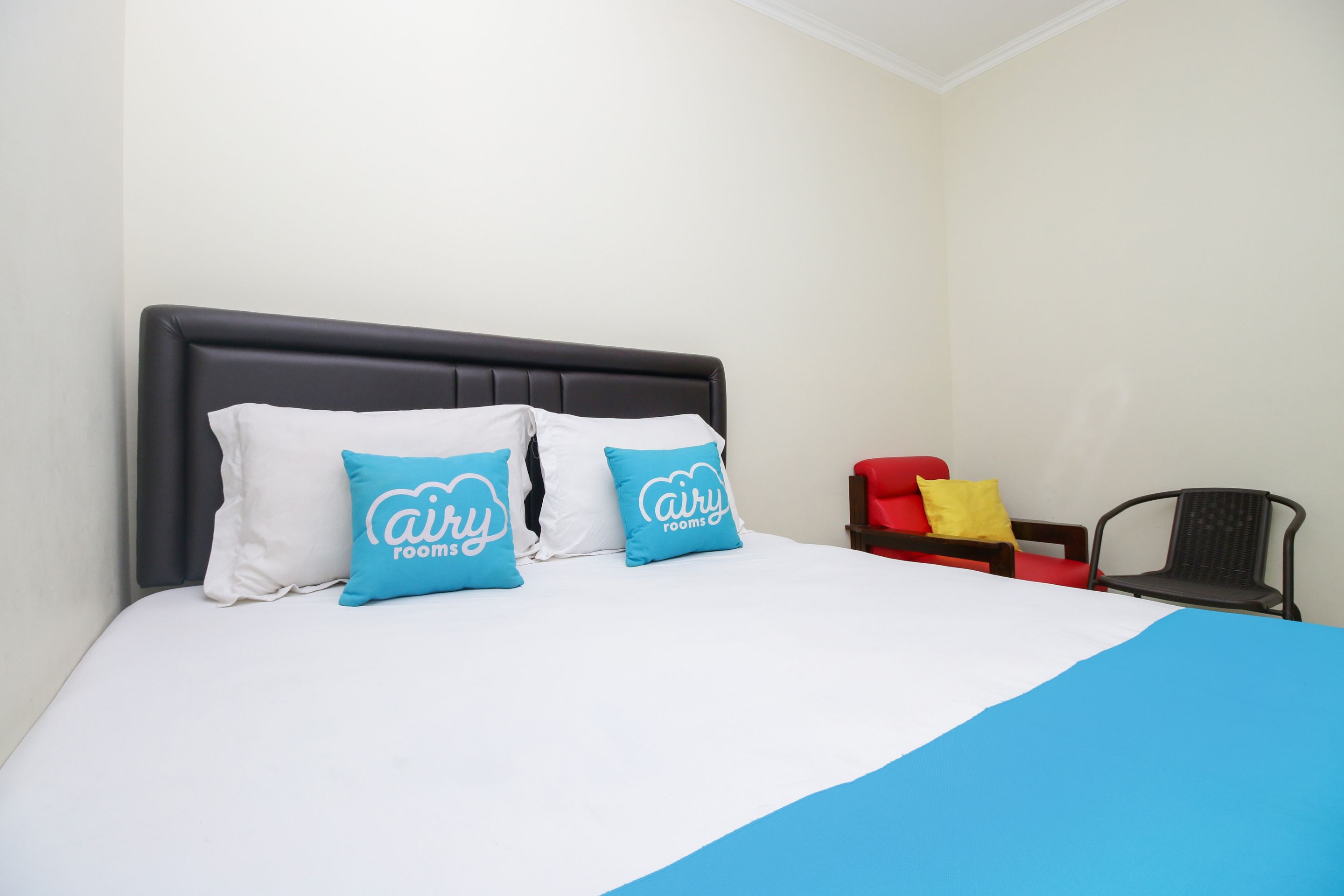 Bantal Guling Asia Afrika by Airy Rooms