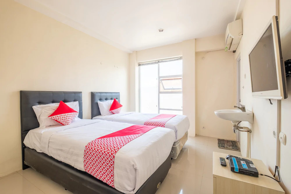 RedDoorz near Trans Studio Mall Bongo Residence