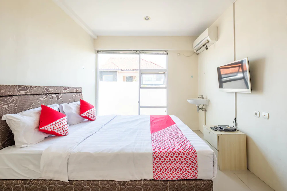 RedDoorz near Trans Studio Mall Bongo Residence