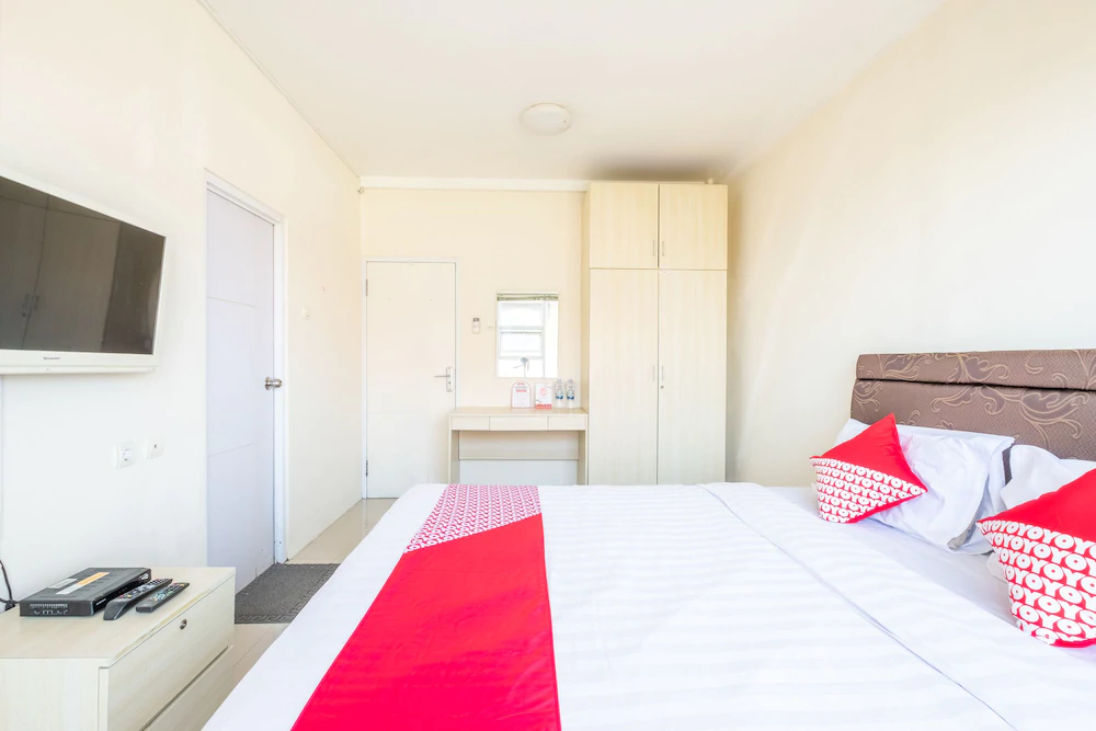 RedDoorz near Trans Studio Mall Bongo Residence