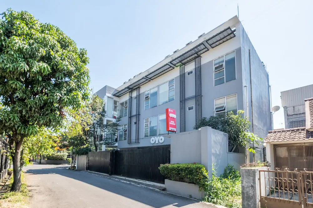 RedDoorz near Trans Studio Mall Bongo Residence