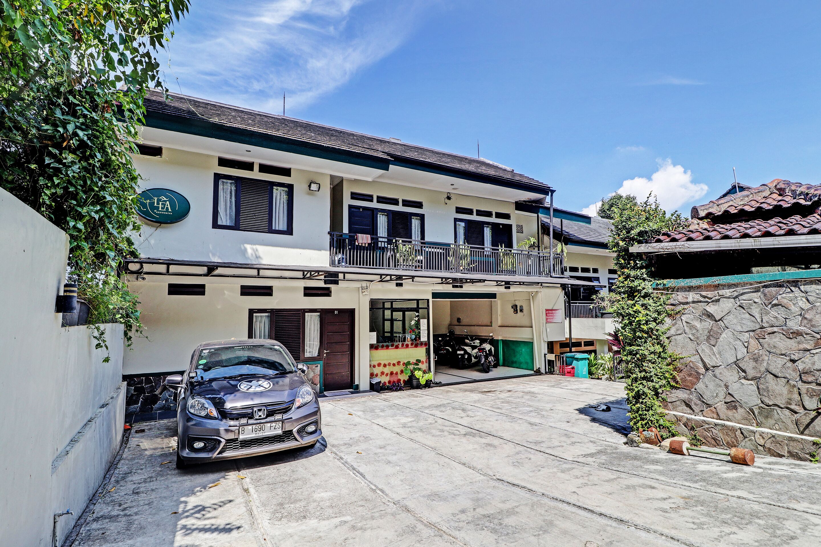 Capital O 92705 Lea Residence Dago Syariah