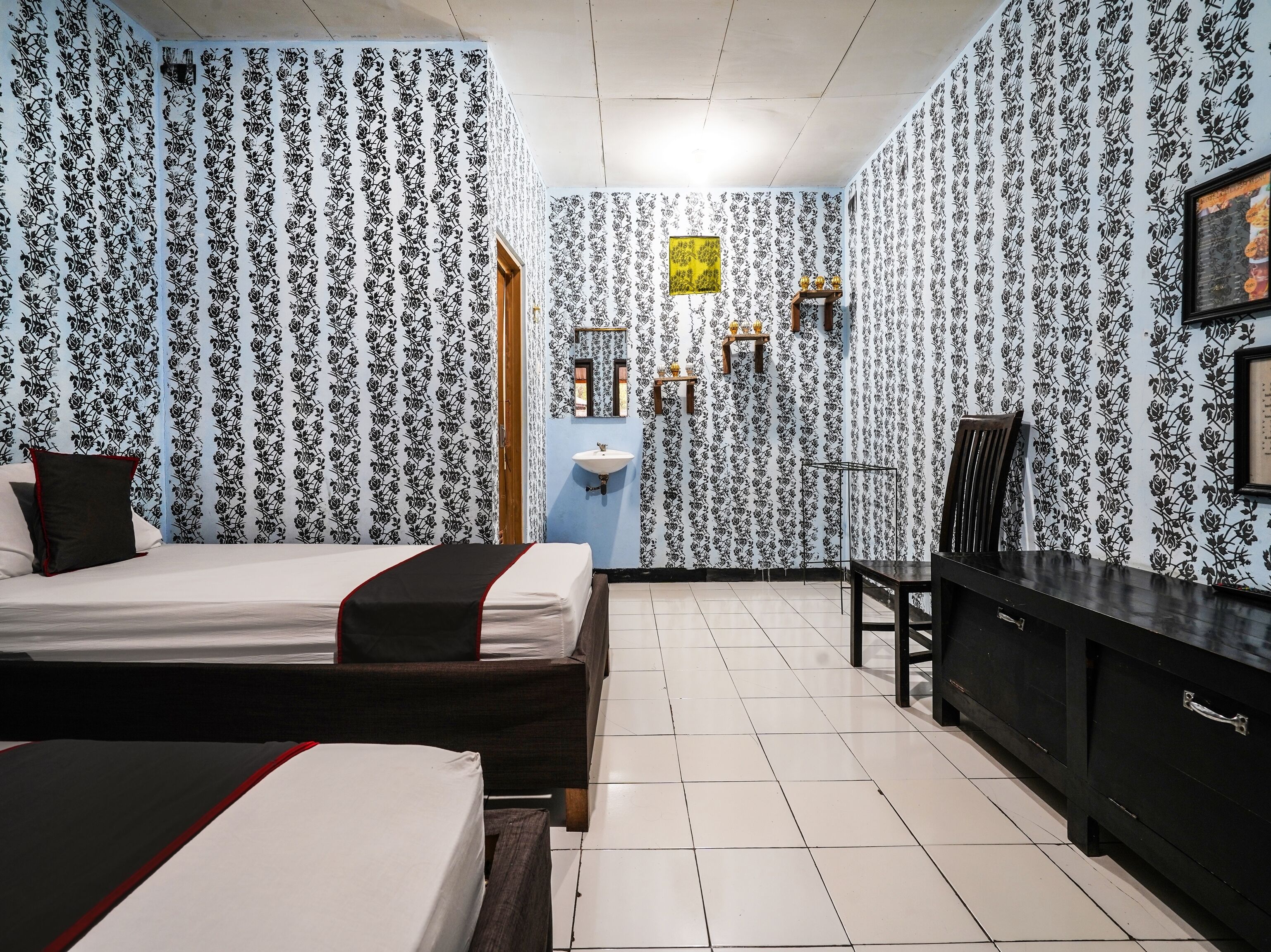 Capital O 93262 Hotel Cherish 2
